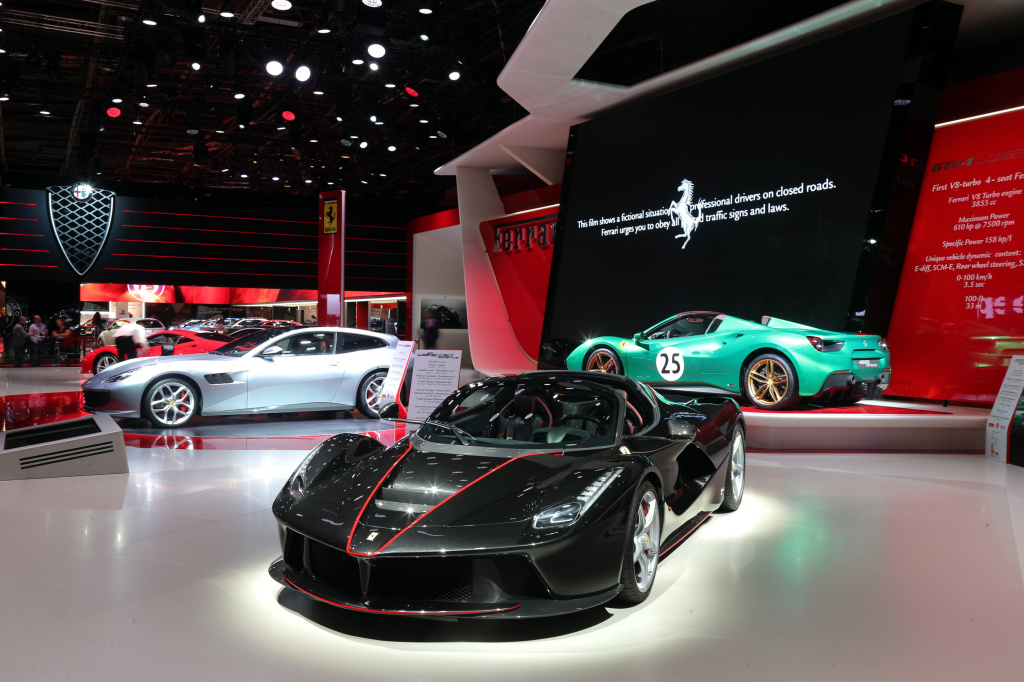 SMALL_160596-car-salone-parigi (2)
